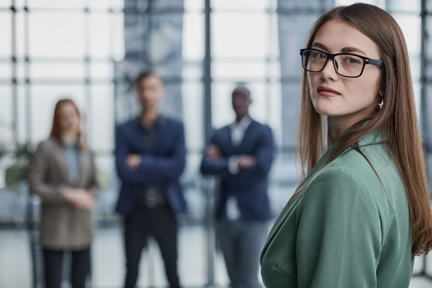 woman stand out from crowd